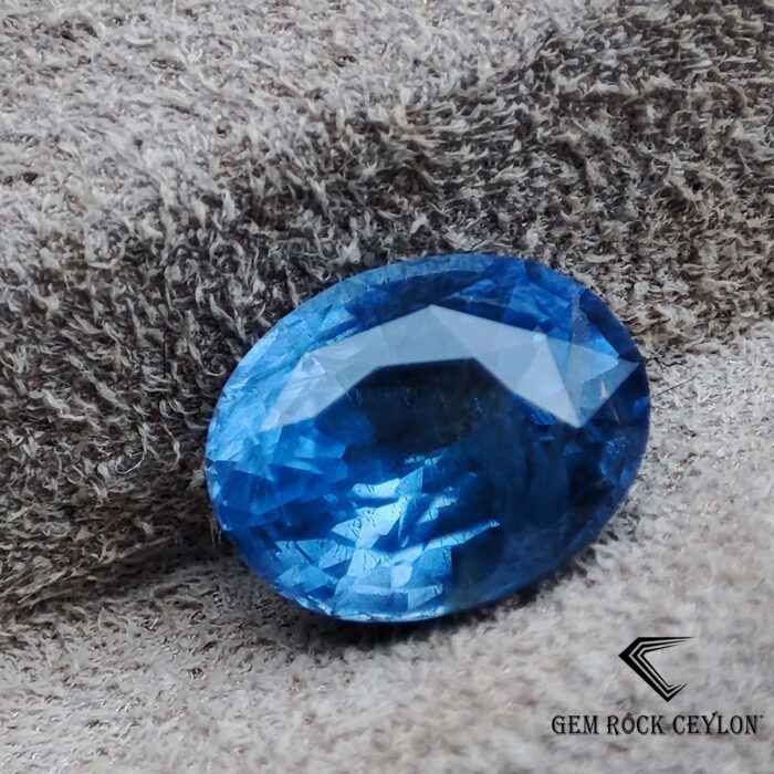 Natural heated blue sapphire - Image 4