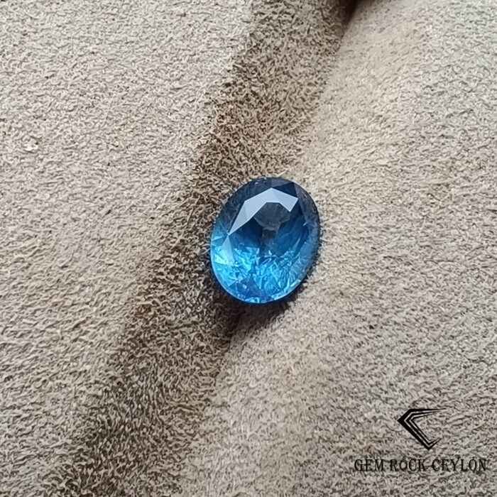 Natural heated blue sapphire - Image 5