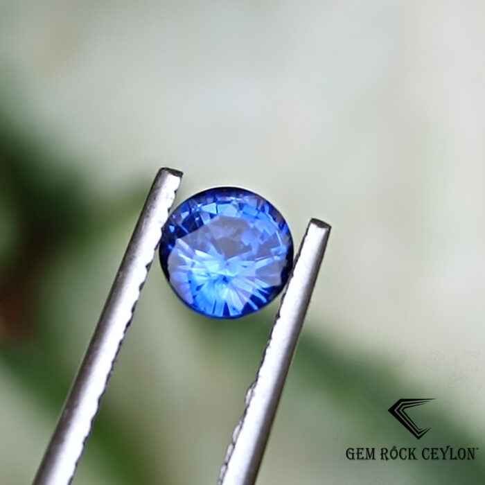 Heated blue sapphire - Image 2