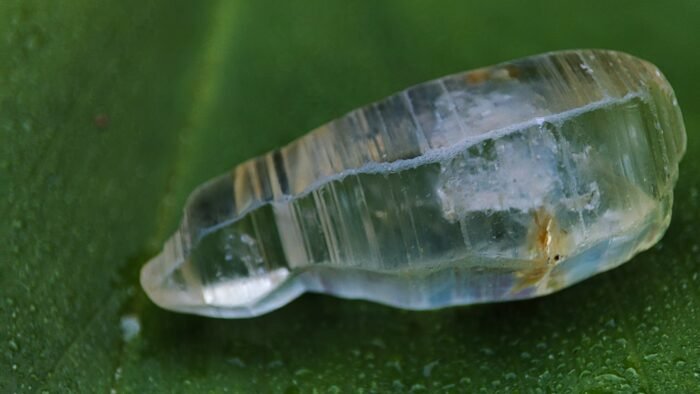 spakling yellow sapphire crystal - Image 5