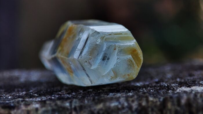 spakling yellow sapphire crystal - Image 3