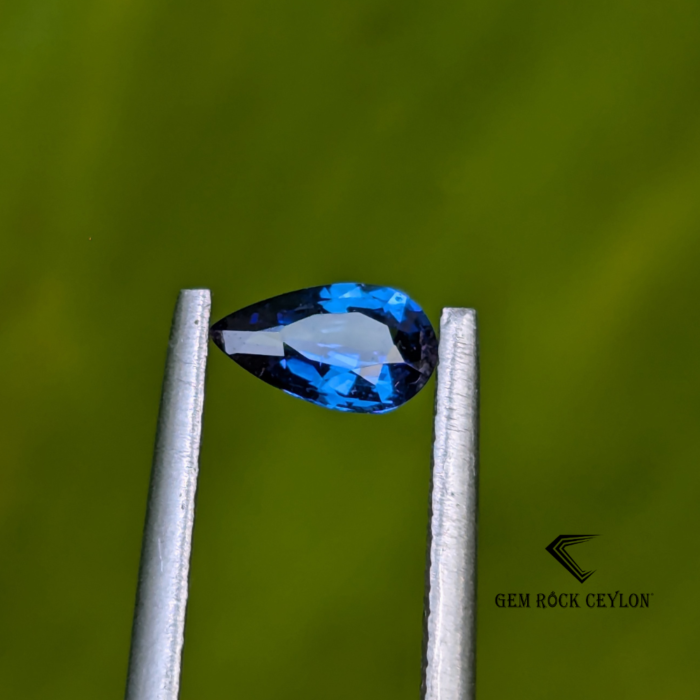 Natural royal blue sapphire - Image 2