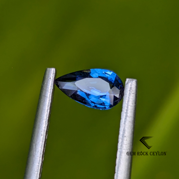 Natural royal blue sapphire - Image 3