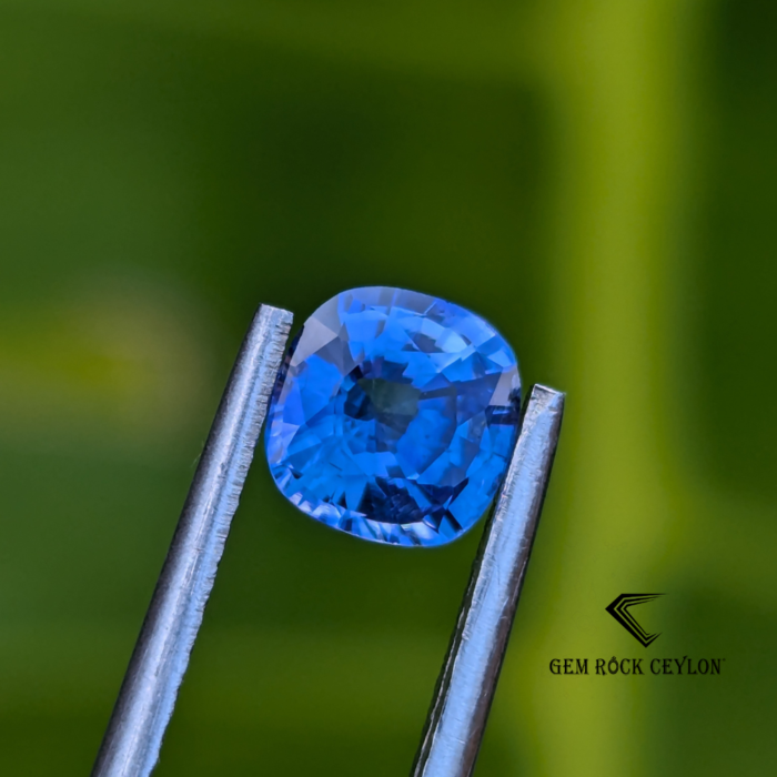 Natural Blue sapphire - Image 5