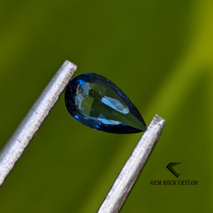 Natural royal blue sapphire - Image 4