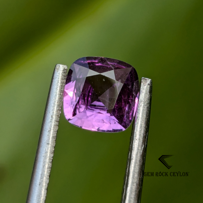 Natural purplish pink sapphire - Image 2