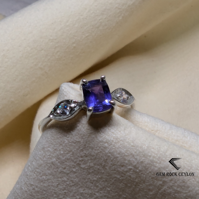 Sterling Silver Ladies’ Ring with a Stunning Purple Sapphire - Image 3