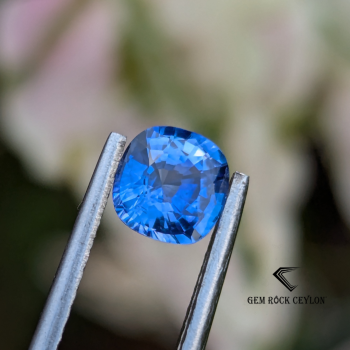 Natural Blue sapphire - Image 4