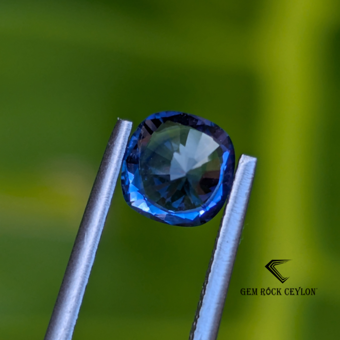 Natural Blue sapphire - Image 3