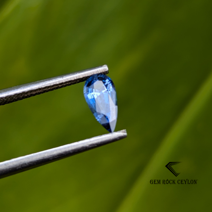 Natural  Heated blue sapphire - Image 4