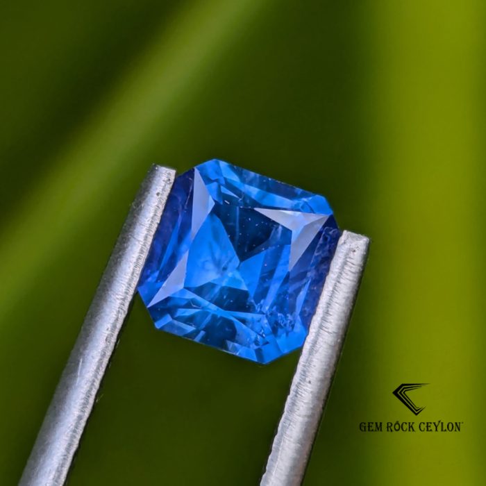 Natural heated  blue sapphire - Image 5