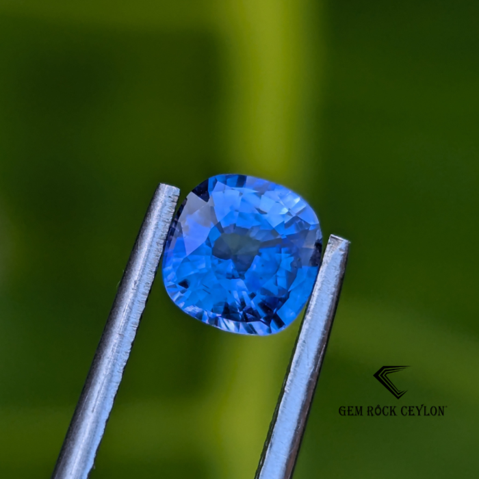 Natural Blue sapphire - Image 2