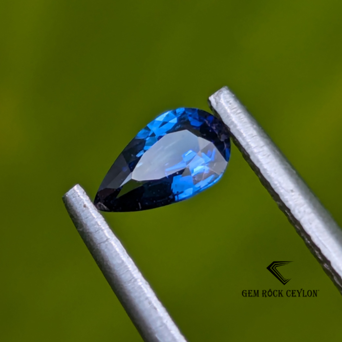 Natural royal blue sapphire - Image 5