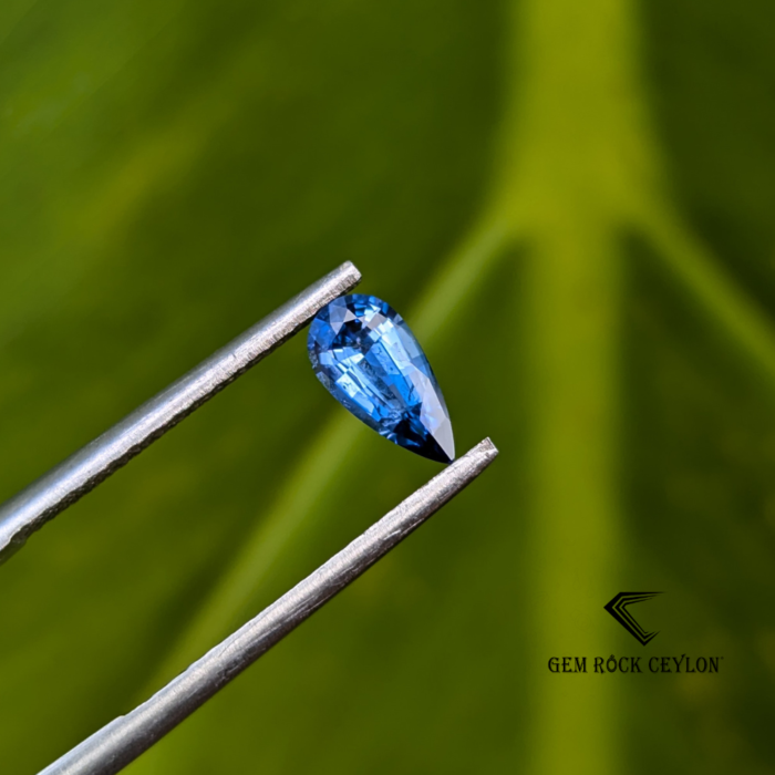 Natural  Heated blue sapphire - Image 5