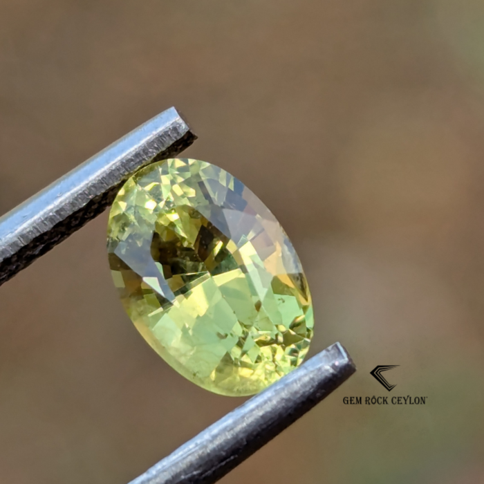 Explore a natural chrysoberyl - Image 2