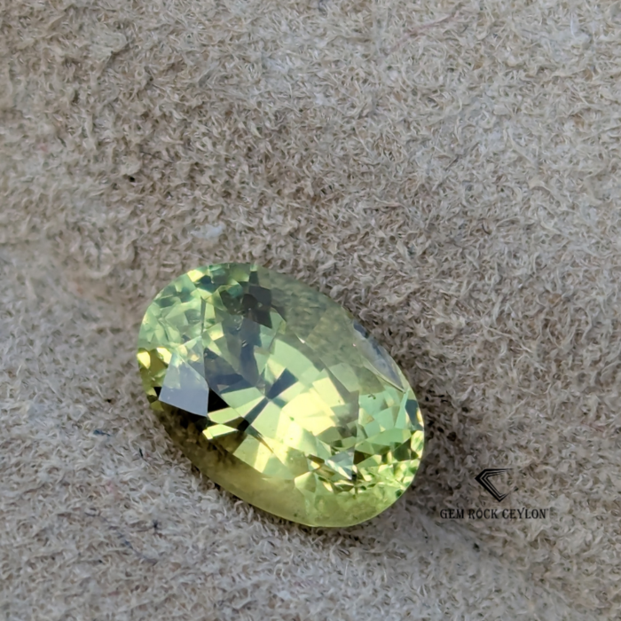 Explore a natural chrysoberyl - Image 3