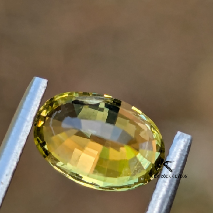 Explore a natural chrysoberyl - Image 6