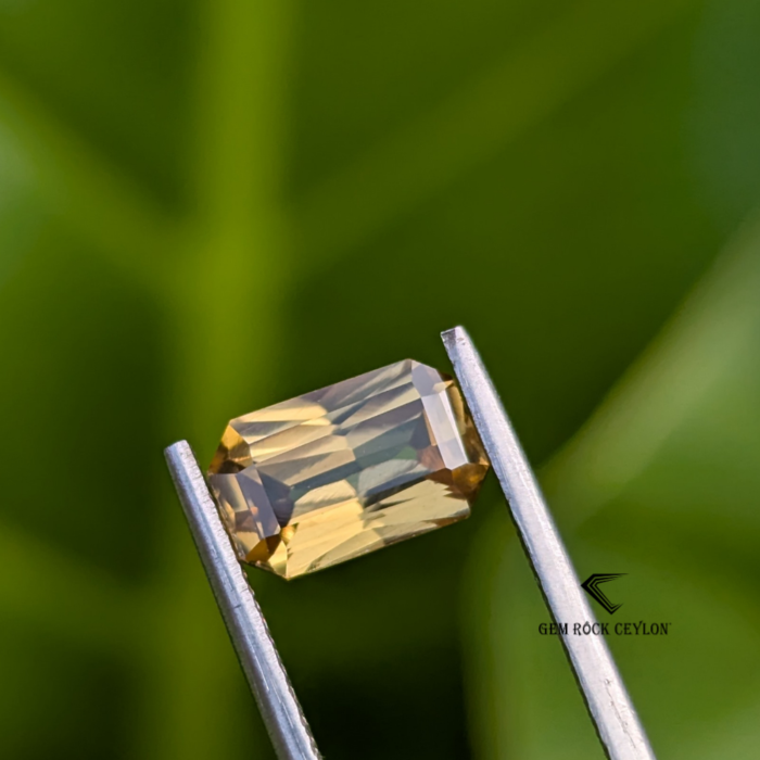 natural yellowish green zircon - Image 2