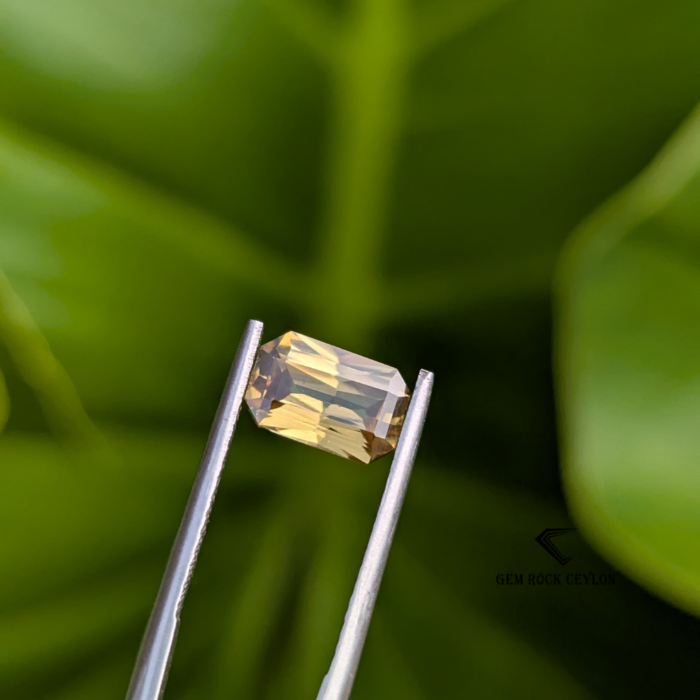 natural yellowish green zircon - Image 3