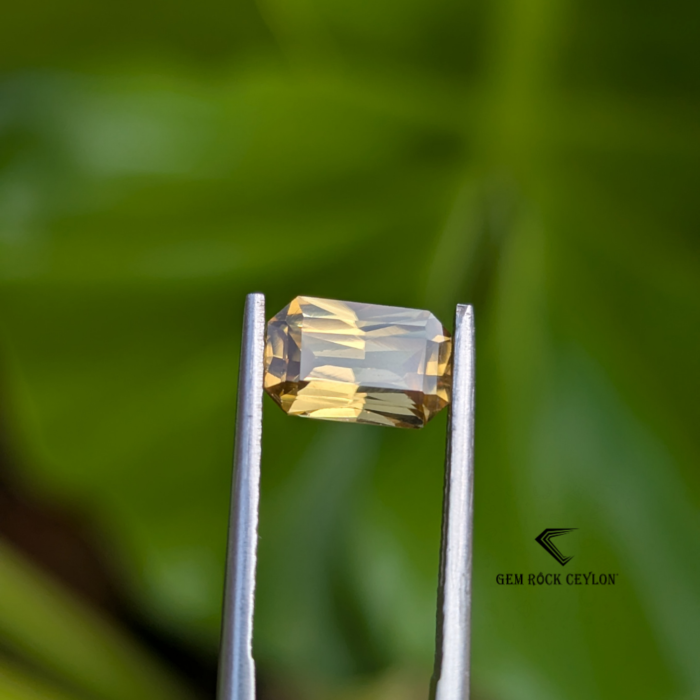 natural yellowish green zircon - Image 4