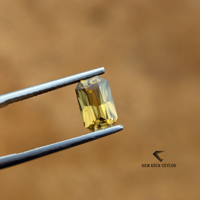 natural yellowish green zircon - Image 6