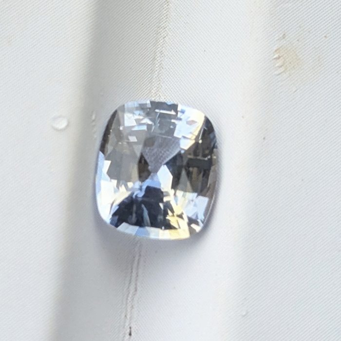 Natural Bicolor Sapphire - Image 2