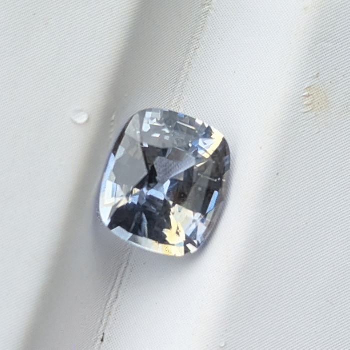 Natural Bicolor Sapphire - Image 5